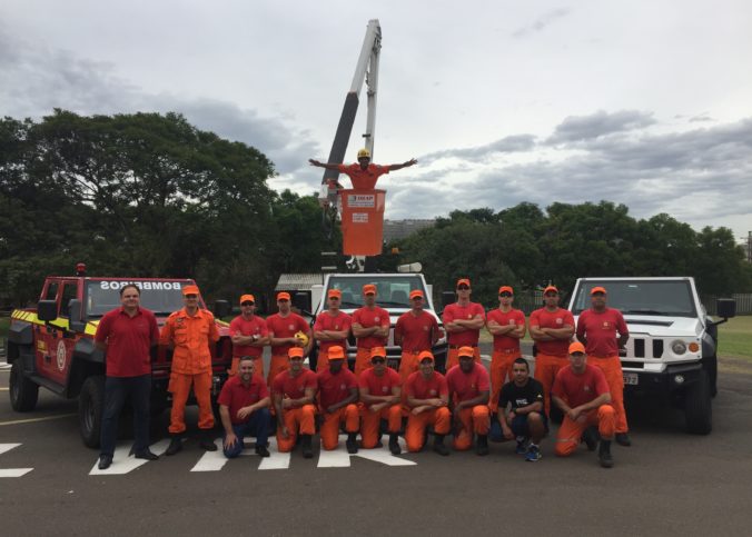 bombeiros cesta aerea 676x483 - Bombeiros de Porto Alegre testam Cesta Aérea
