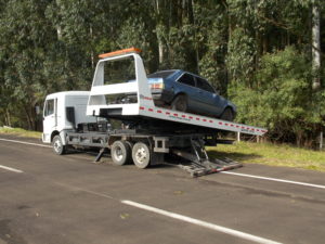 plataforma resgatando carro