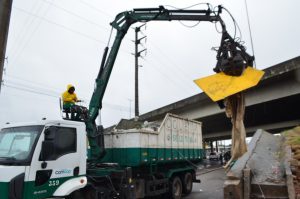 39911072 1852220491487857 4458082792328134656 o 300x199 - Florianópolis realiza coleta seletiva de vidro com equipamento IMAP