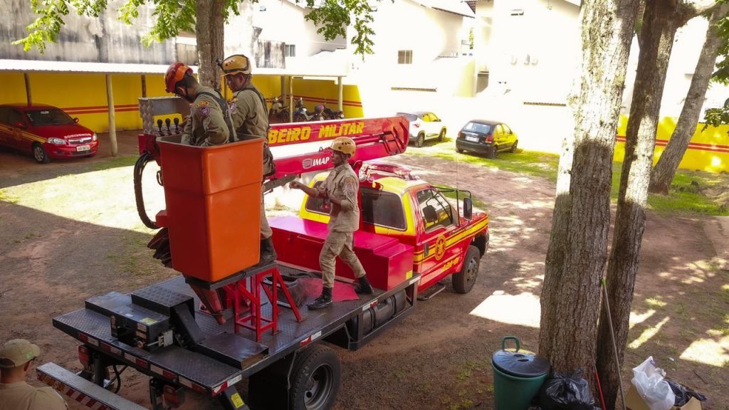 Auto Plataforma Aérea Bombeiros 1024x576 - Corpo de Bombeiros utiliza solução para trabalho em altura