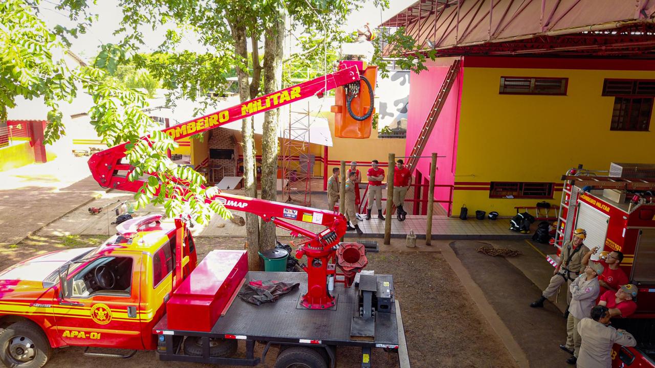 Cesta Aérea Bombeiros - Corpo de Bombeiros utiliza solução para trabalho em altura